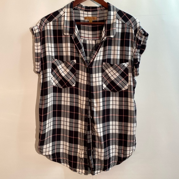 JACHS Girlfriend Tops - Jachs Girlfriend - plaid button down shirt. Size L